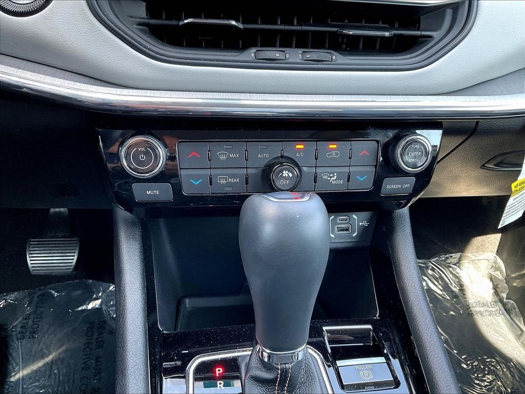 Used 2022 White Jeep Limited image 15