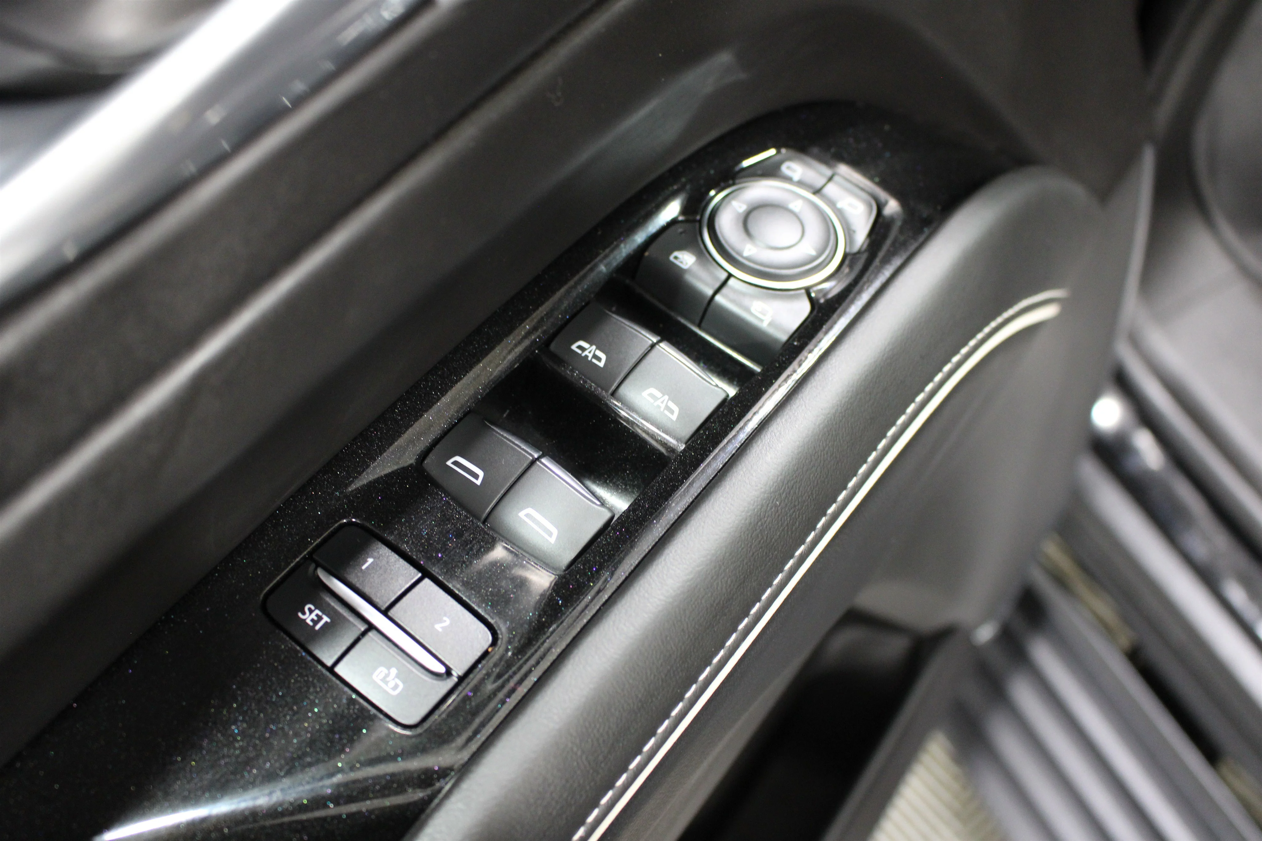 2023 Cadillac Escalade ESV Sport Platinum - Photo 7