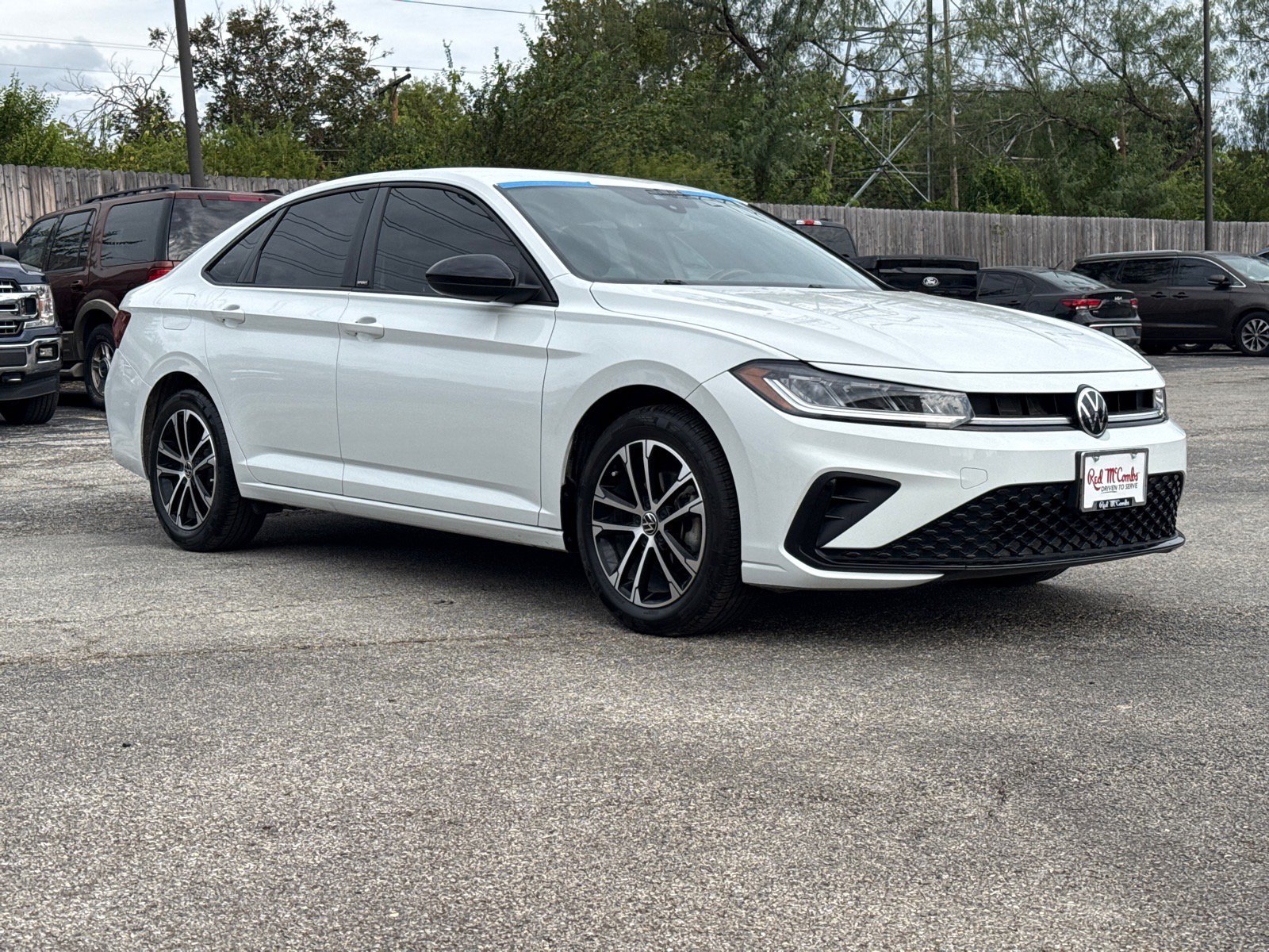 Used 2025 White Volkswagen Sport image 3