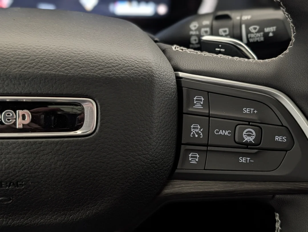 New 2026 White Jeep Limited Reserve - - 4x4 - Nappa Leather Seats - Dual-Pane Sunroof - Navigation & More! image 18
