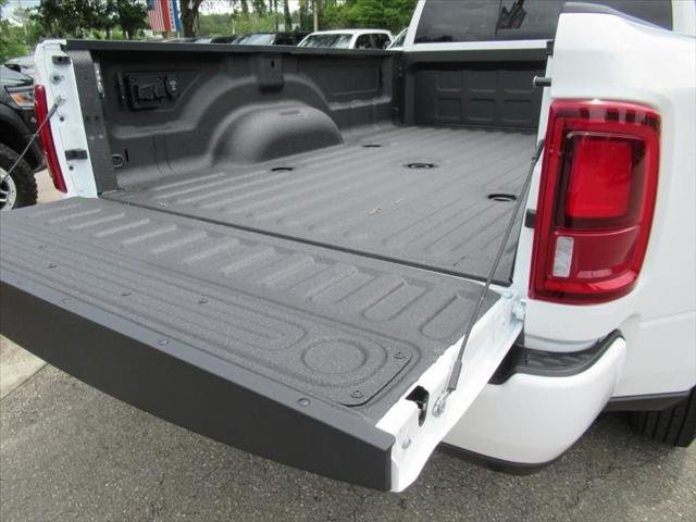 New 2026 Bright White Clear-Coat Exterior Paint RAM LARAMIE image 31