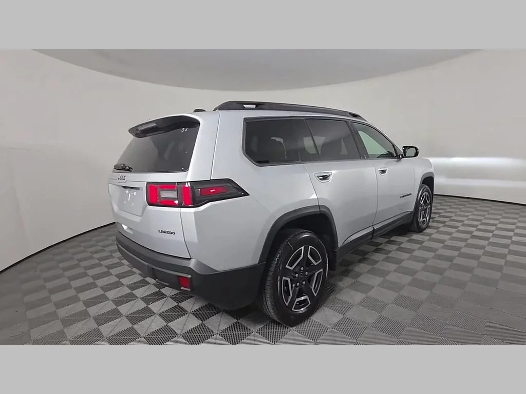 New 2026 Silver Zynith Clear-Coat Exterior Paint Jeep Laredo image 27