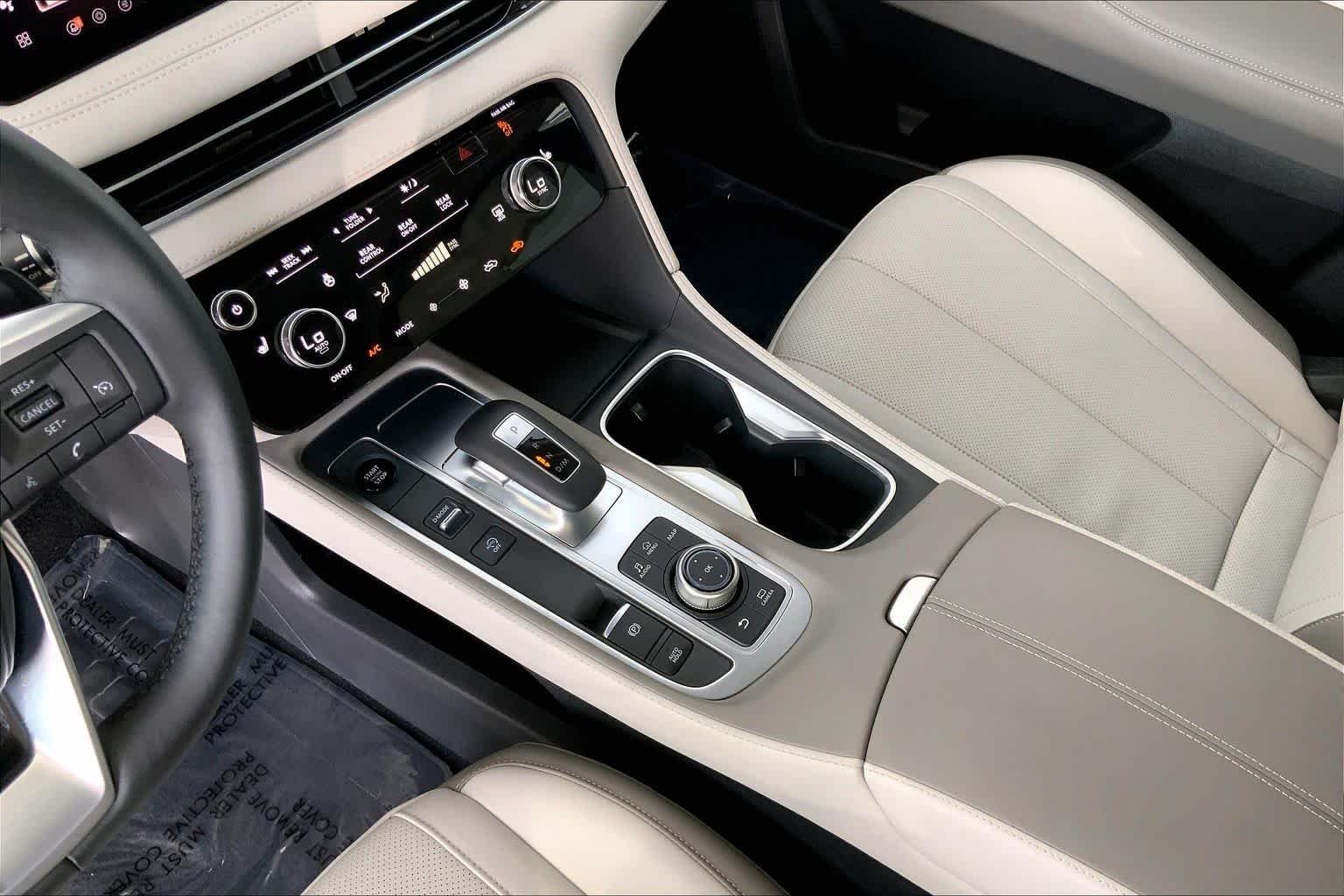 Used 2026 Radiant White INFINITI PURE image 17