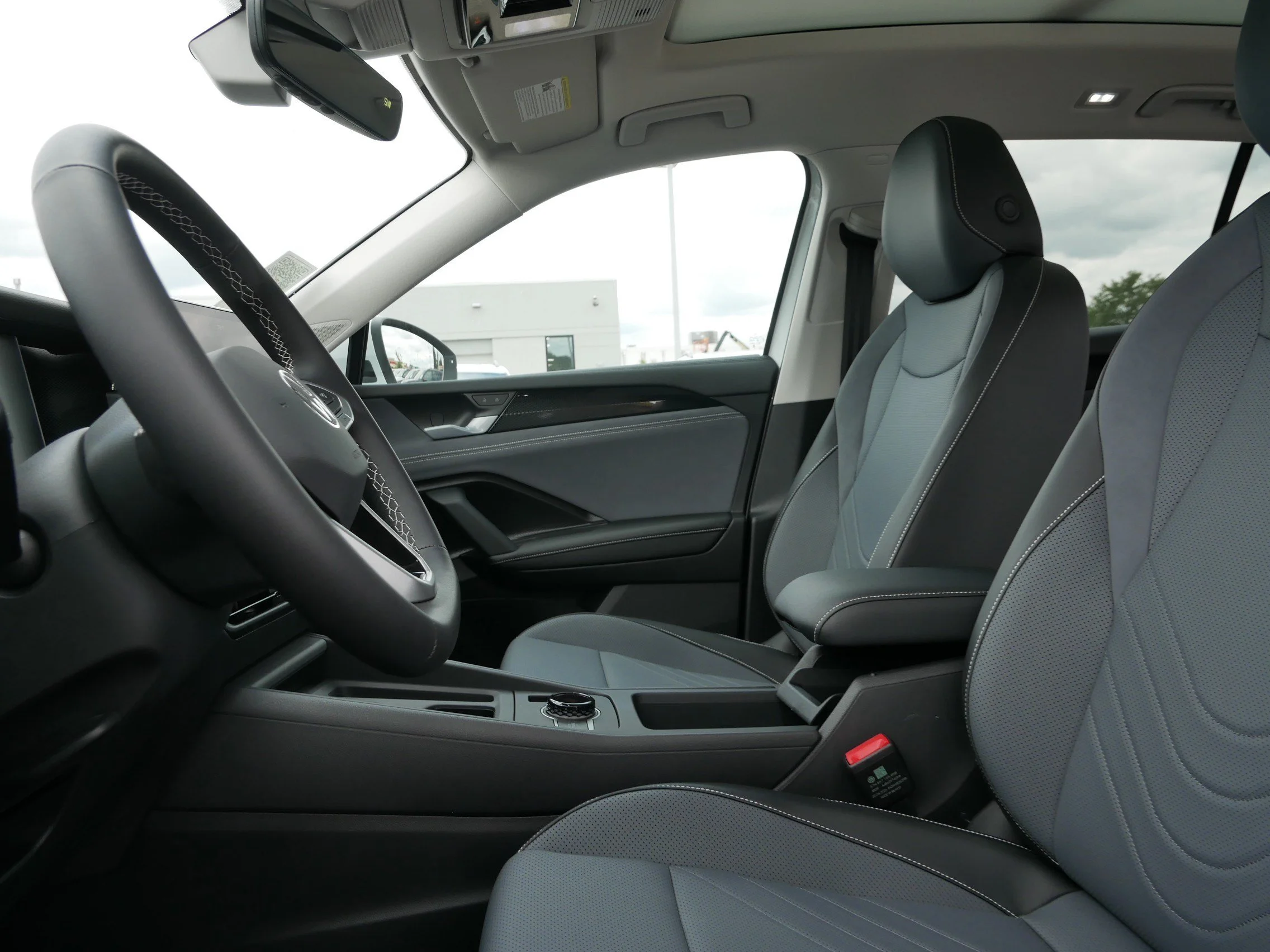 New 2026 Pure White Volkswagen SE image 4