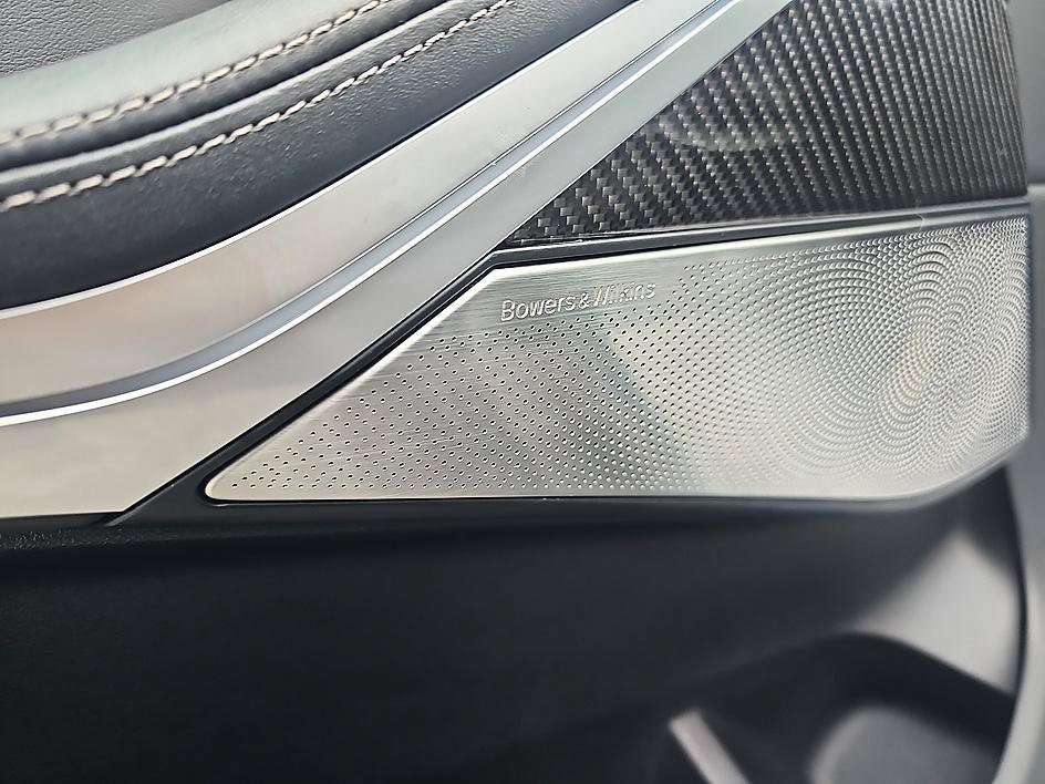 Used 2021 Black Sapphire Metallic BMW M50i image 14