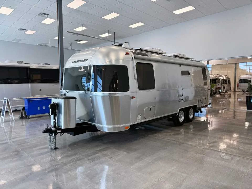 Used 2022 SILVER AIRSTREAM  image 4