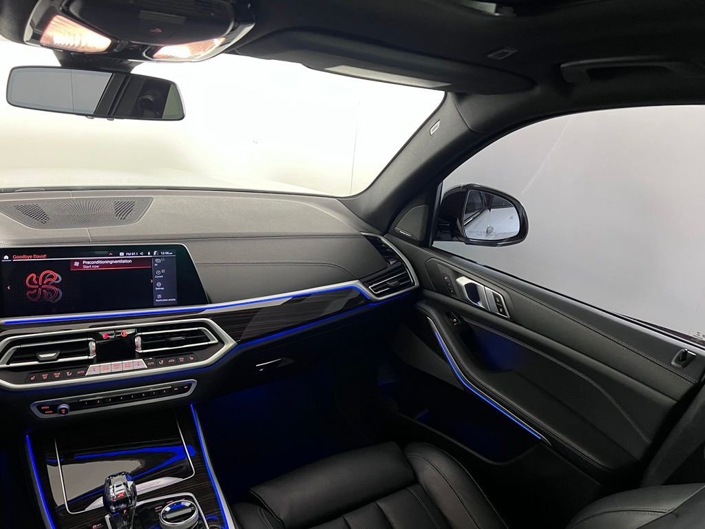 Used 2021 White BMW xDrive40i image 23