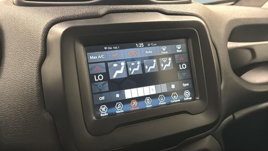 Used 2019 Green Jeep Latitude image 19