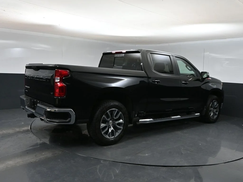 Used 2025 Black Chevrolet LT image 2