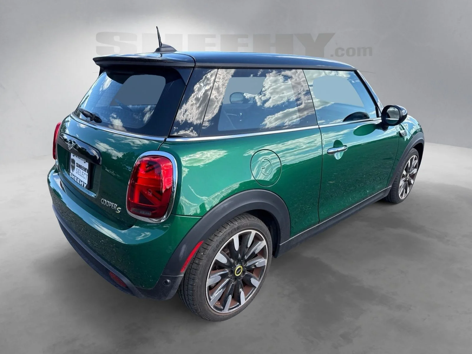 Used 2024 Green MINI Signature image 16