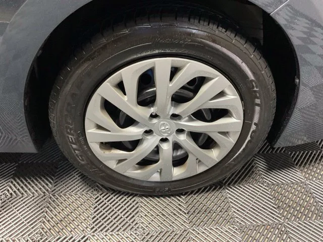 Used 2018 Gray Toyota LE image 40