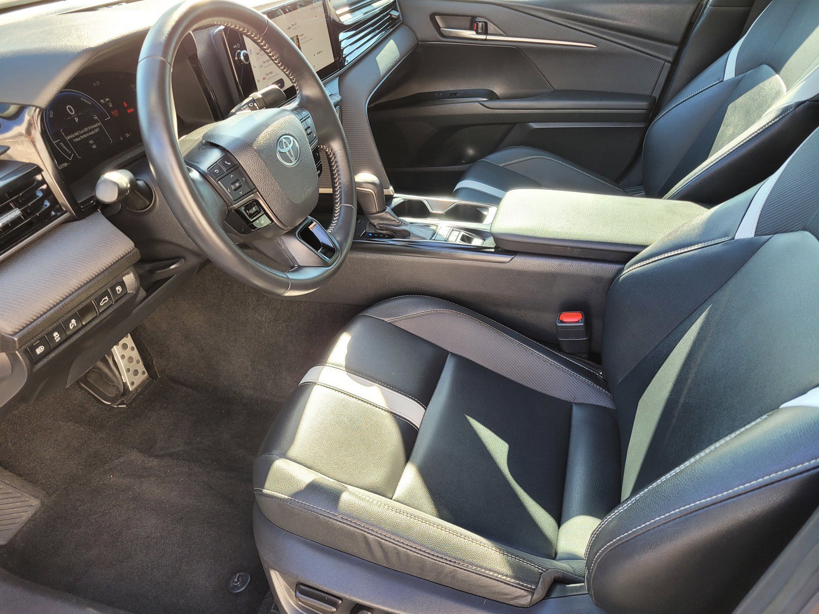 Used 2025 White Toyota  image 15