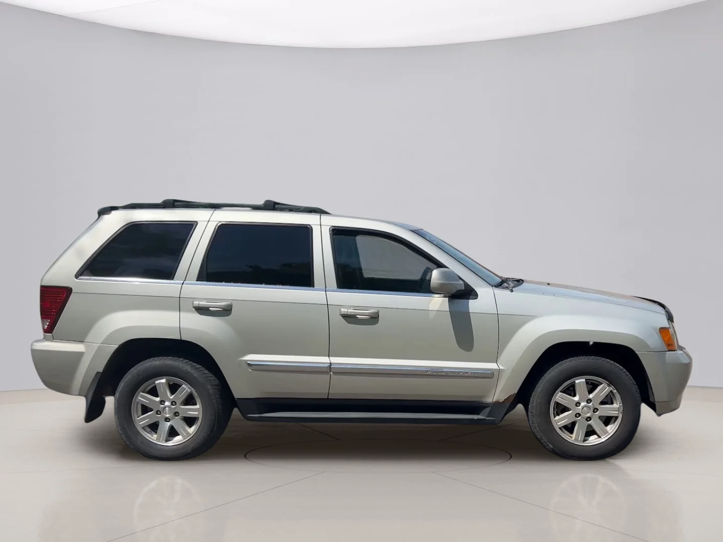 Used 2009 Silver Jeep LIMITED image 6
