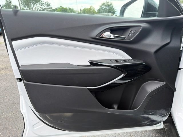 Used 2026 Summit White Chevrolet LT image 18