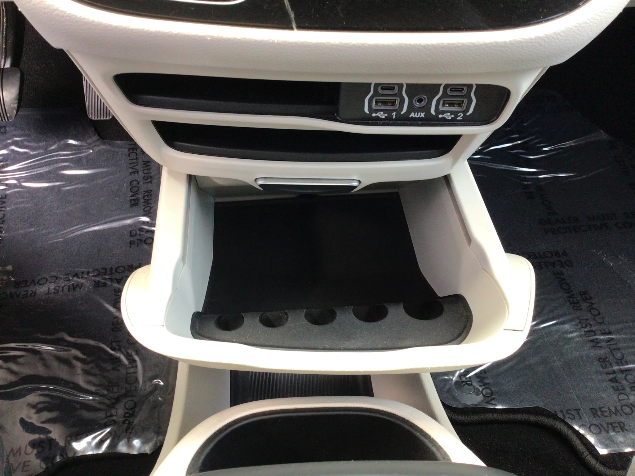 Used 2024 Silver Mist Clearcoat Chrysler Touring L image 17