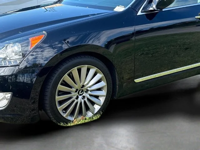 Used 2015 Black Hyundai Signature image 4