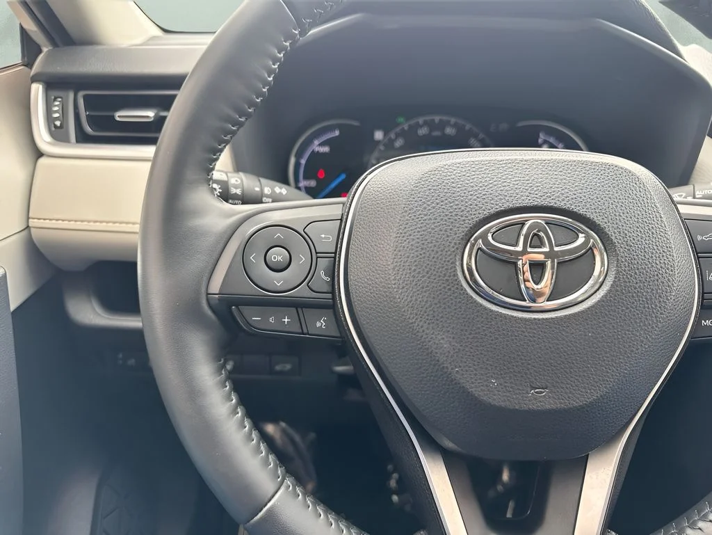 Used 2023 Beige Toyota XLE Premium image 15