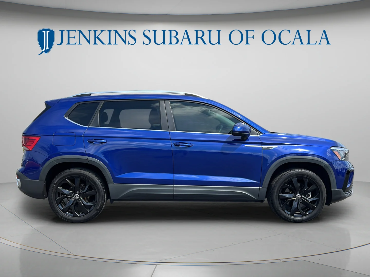 Used 2022 Blue Metallic Volkswagen SE image 2