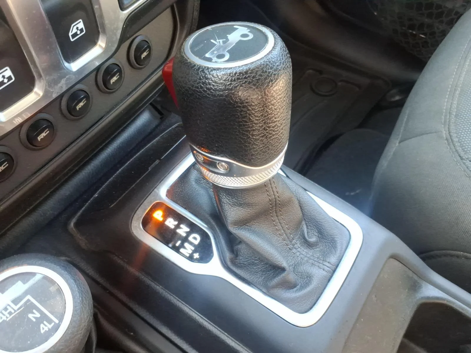 Used 2018 Granite Crystal Metallic Clearcoat Jeep Sport S image 8