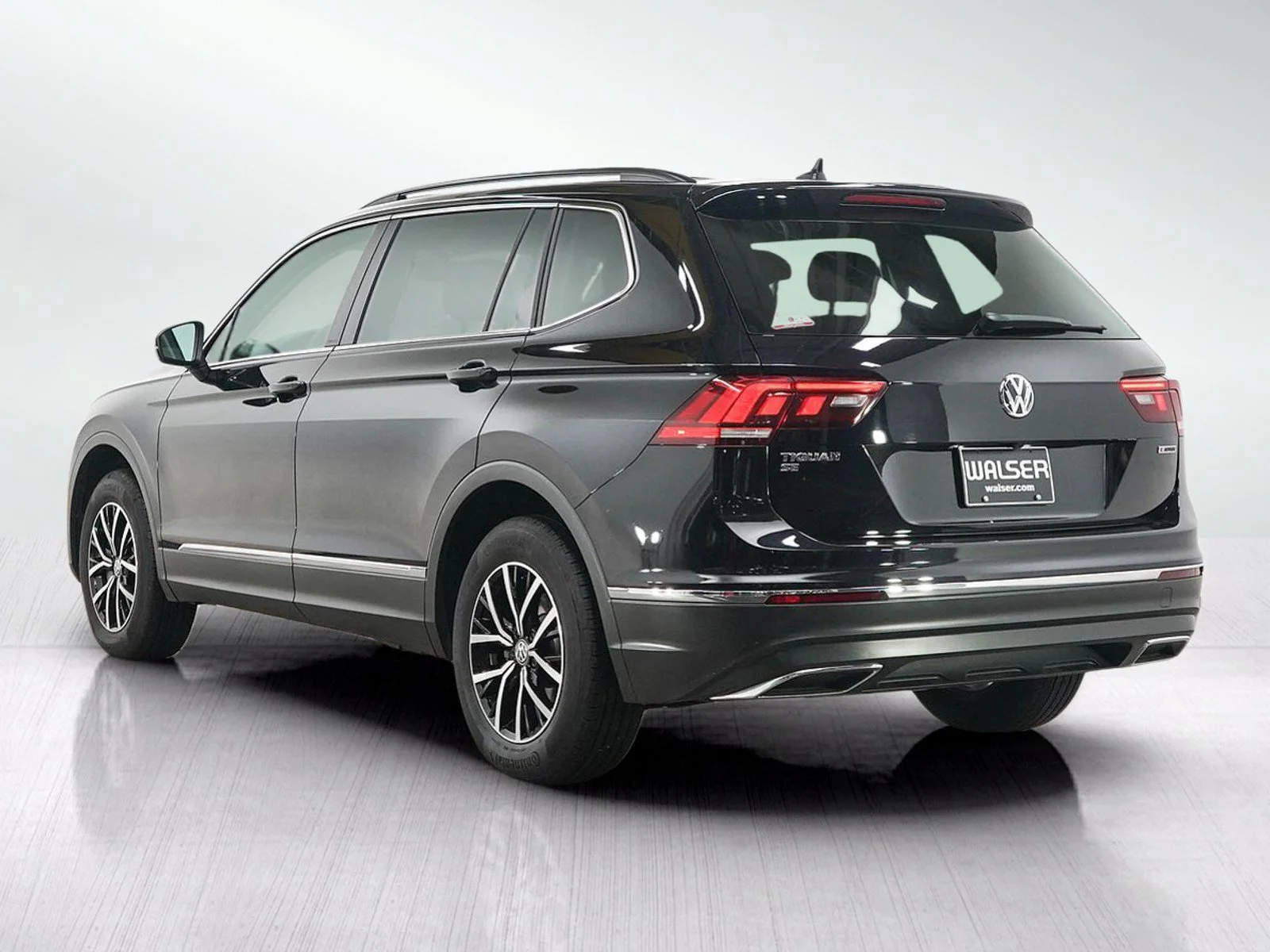 Used 2021  Volkswagen SE image 3