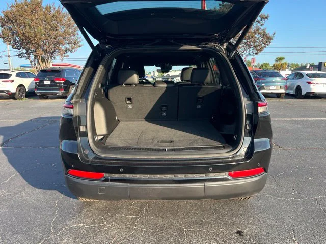 Used 2025 Black Jeep Altitude image 29