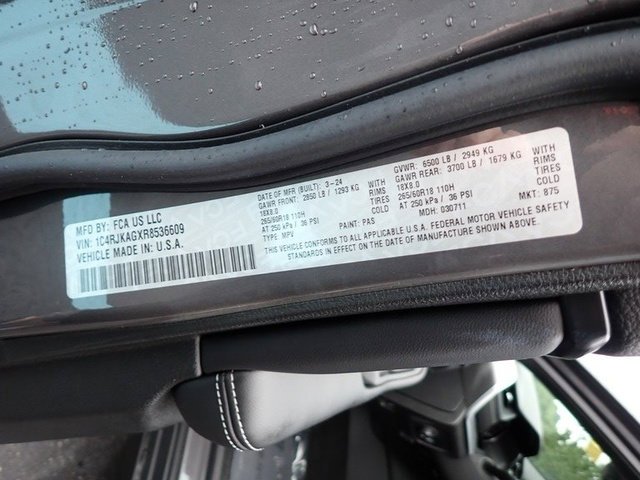 New 2024 Baltic Gray Metallic Clear-Coat Exterior Paint Jeep Laredo image 19