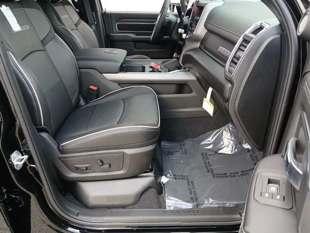 New 2026 Diamond Black Crystal Pearl-Coat Exterior Paint RAM Laramie image 34