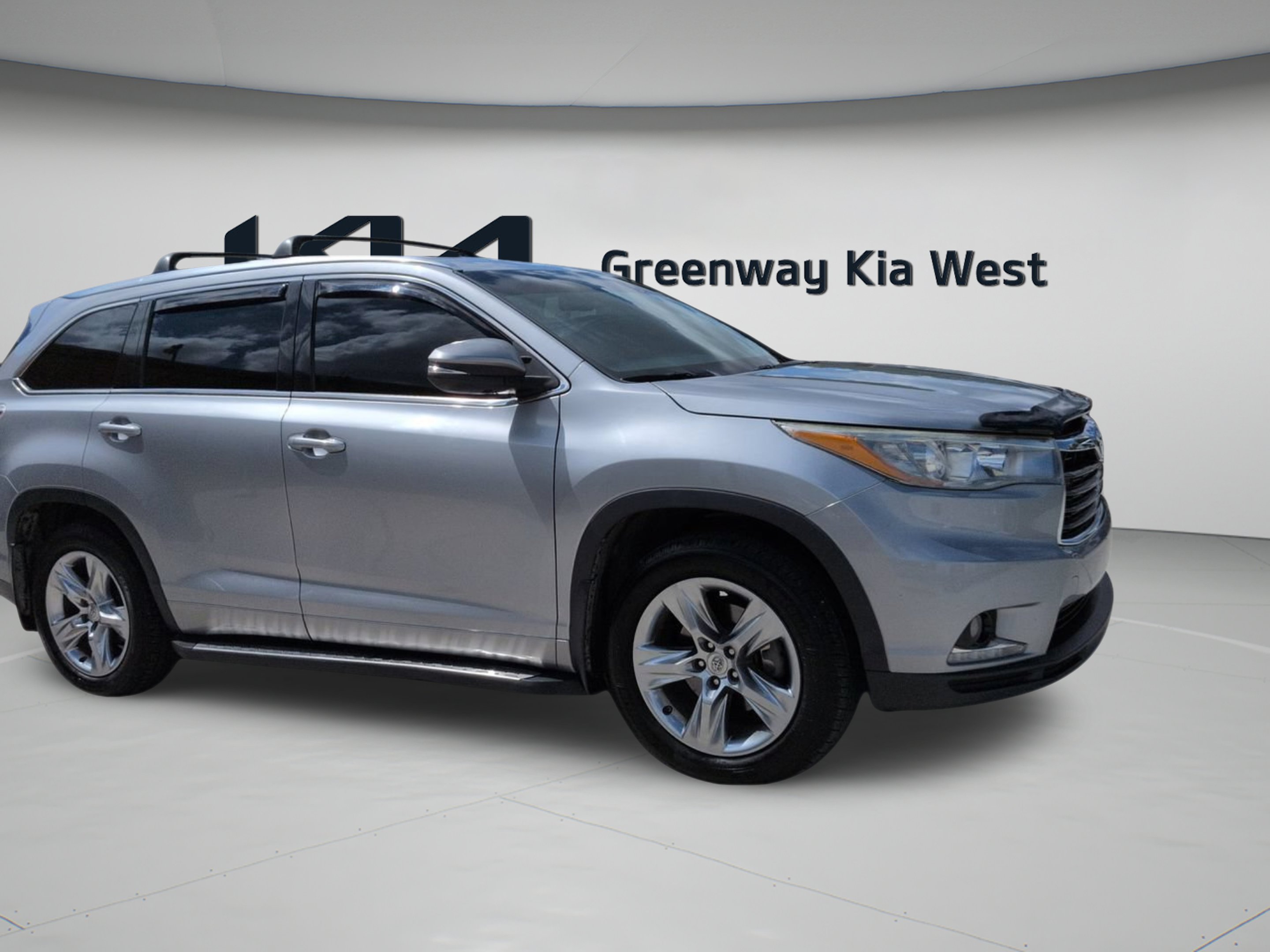 Used 2015 Silver Sky Metallic Toyota Limited image 30