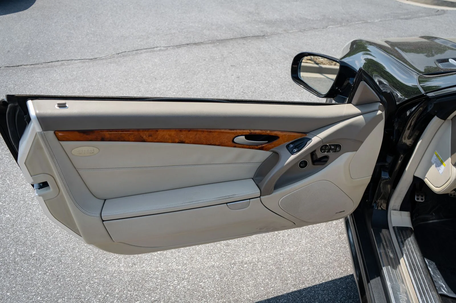 Used 2009 Black Mercedes-Benz SL 550 image 15