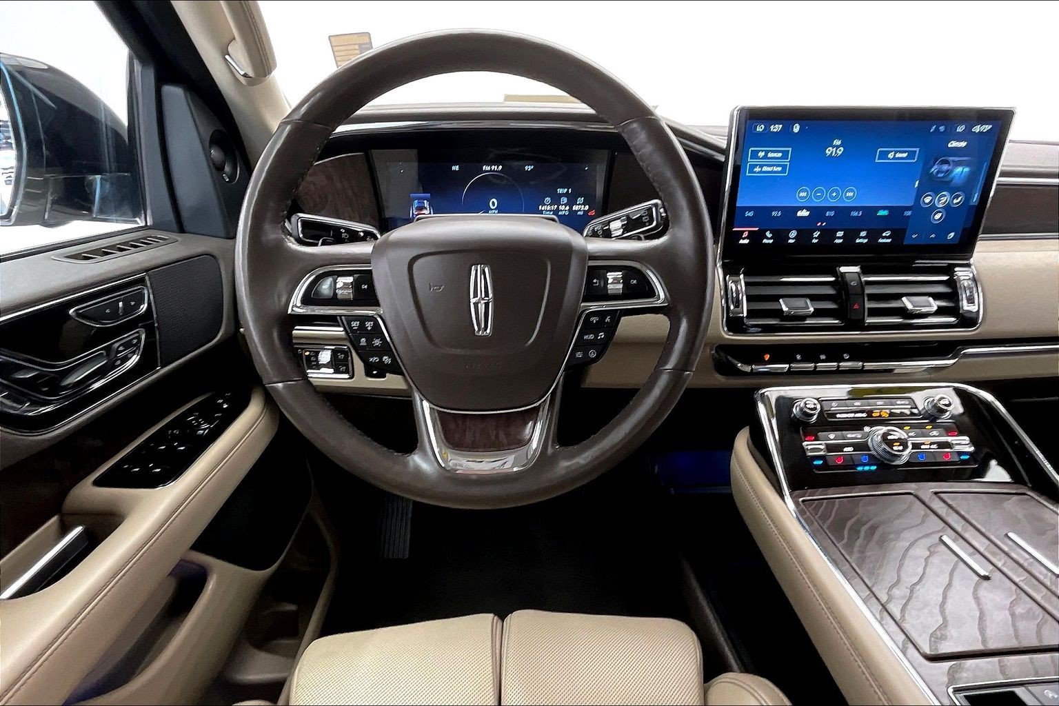 Used 2022 Pristine White Metallic Tri-Coat Lincoln Reserve image 4