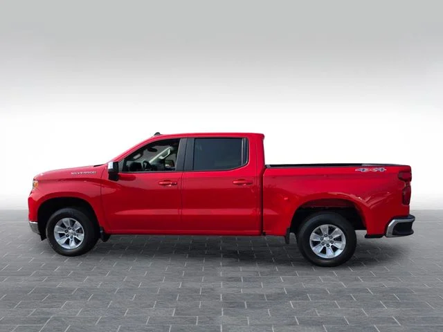 Used 2025 Red Chevrolet LT image 4