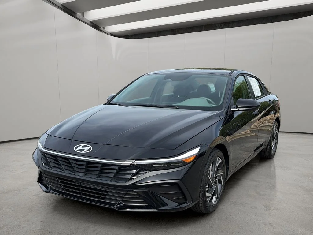 Certified Used 2025 Abyss Black Hyundai SEL Sport image 1