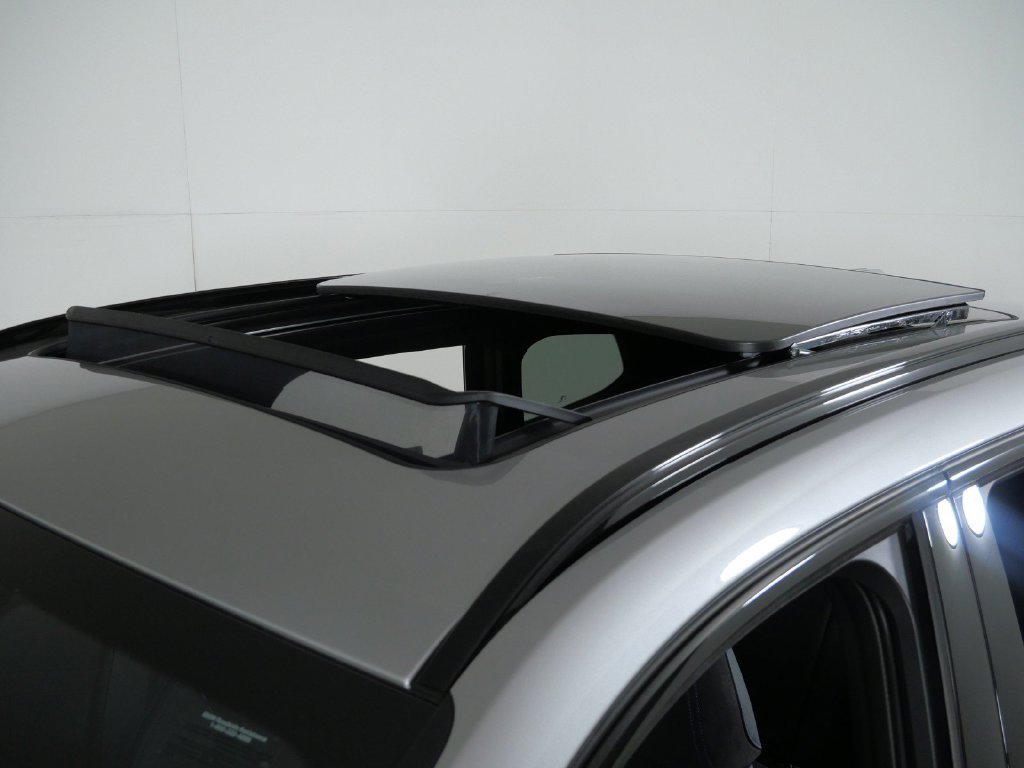 New 2027 Space Silver Metallic BMW M35i image 17