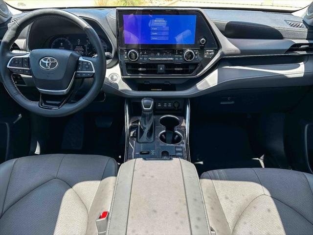 Certified Used 2024 RUBY FLARE PEARL Toyota  image 11