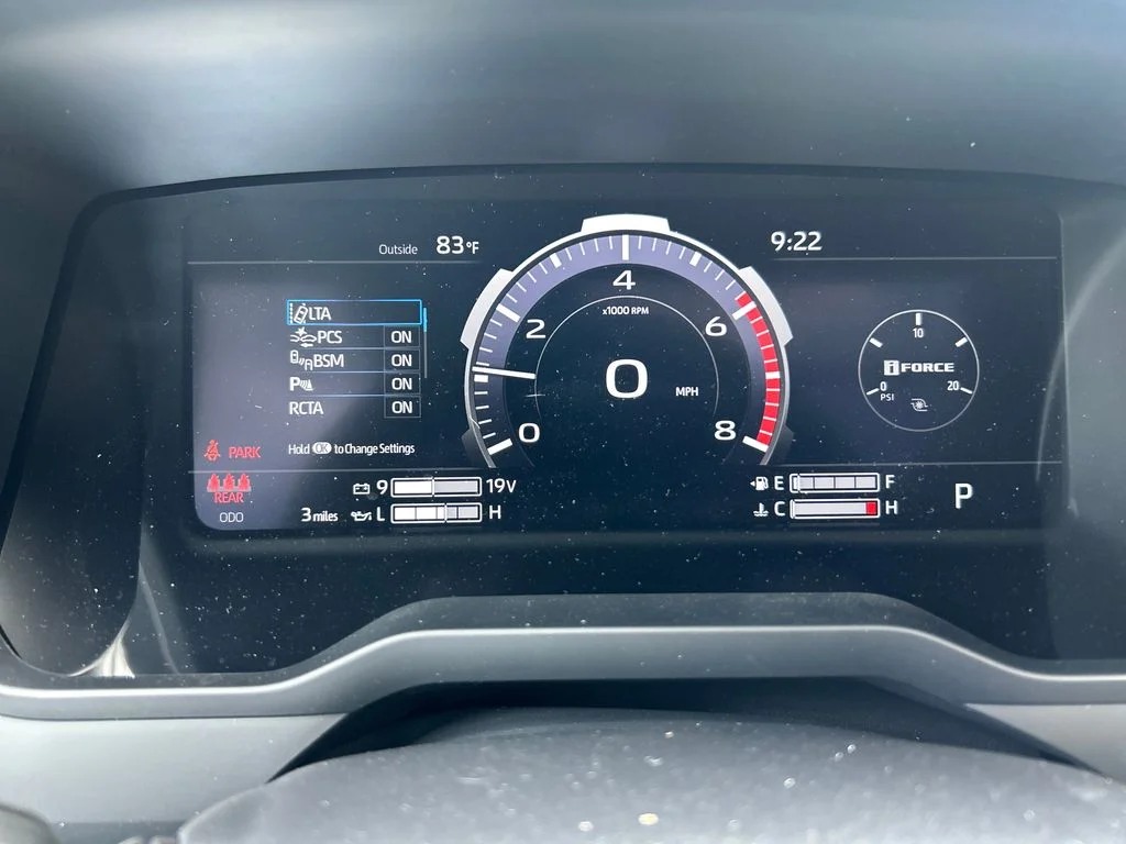 2026 Toyota Tundra Limited - Photo 9