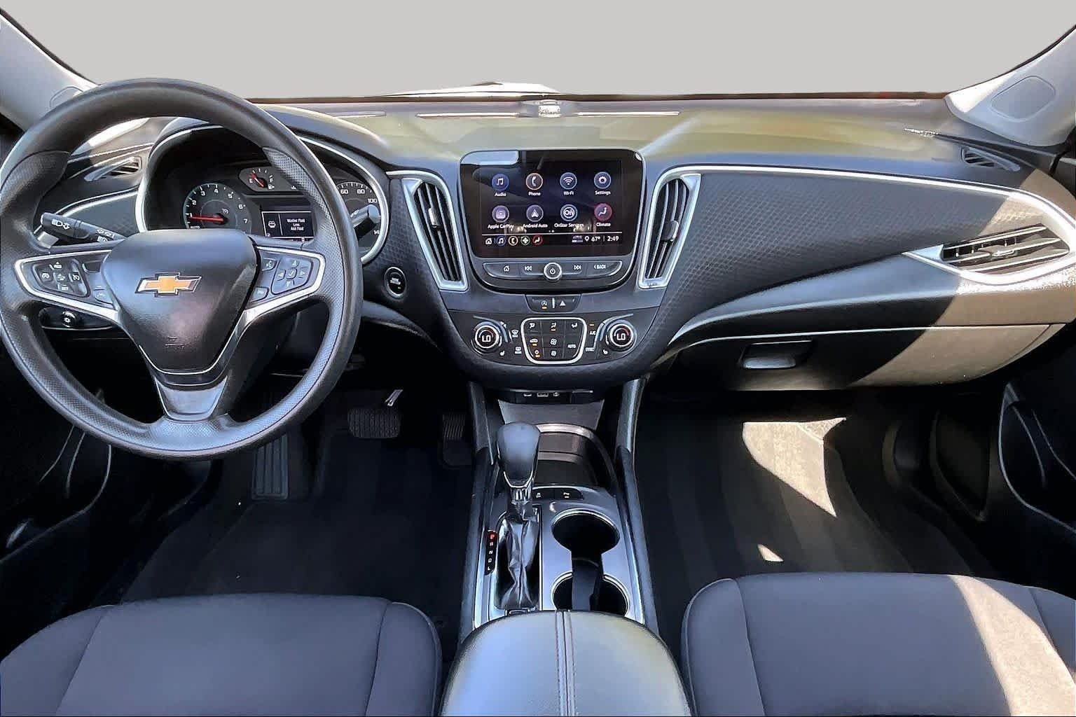 Used 2025 White Chevrolet LT image 14