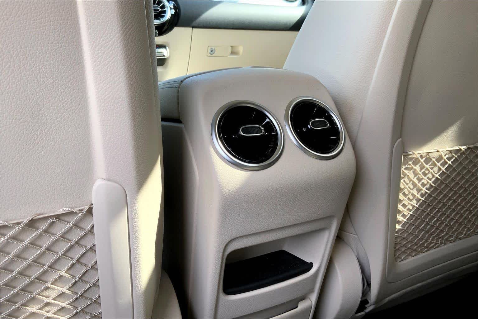 Used 2022 Polar White Mercedes-Benz GLA 250 image 35