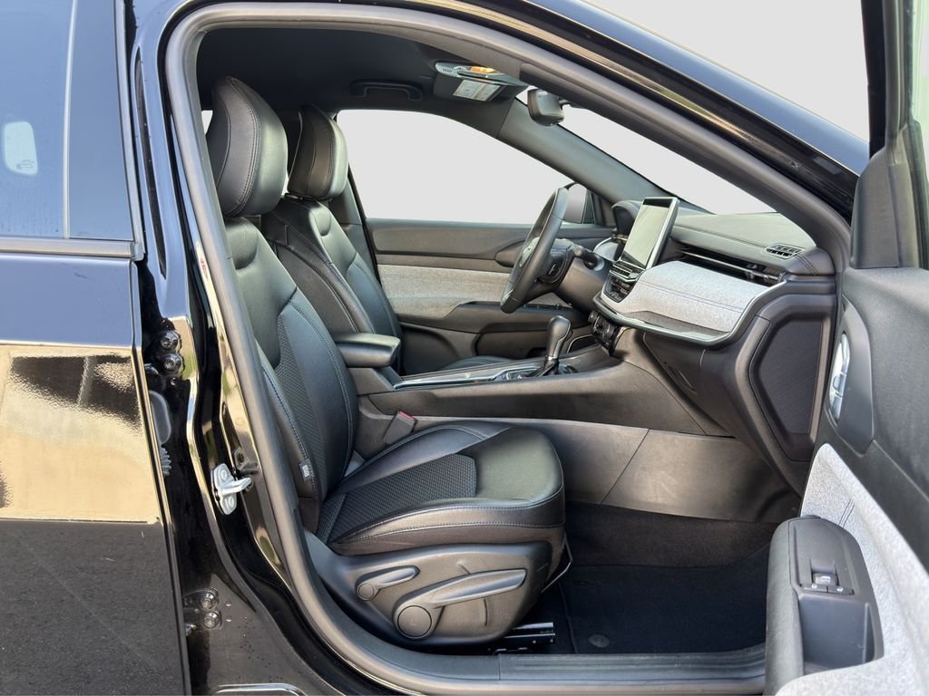 Used 2024 Black Jeep Latitude image 19