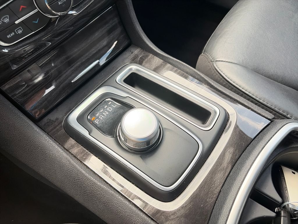 Used 2016 Velvet Chrysler Limited image 22