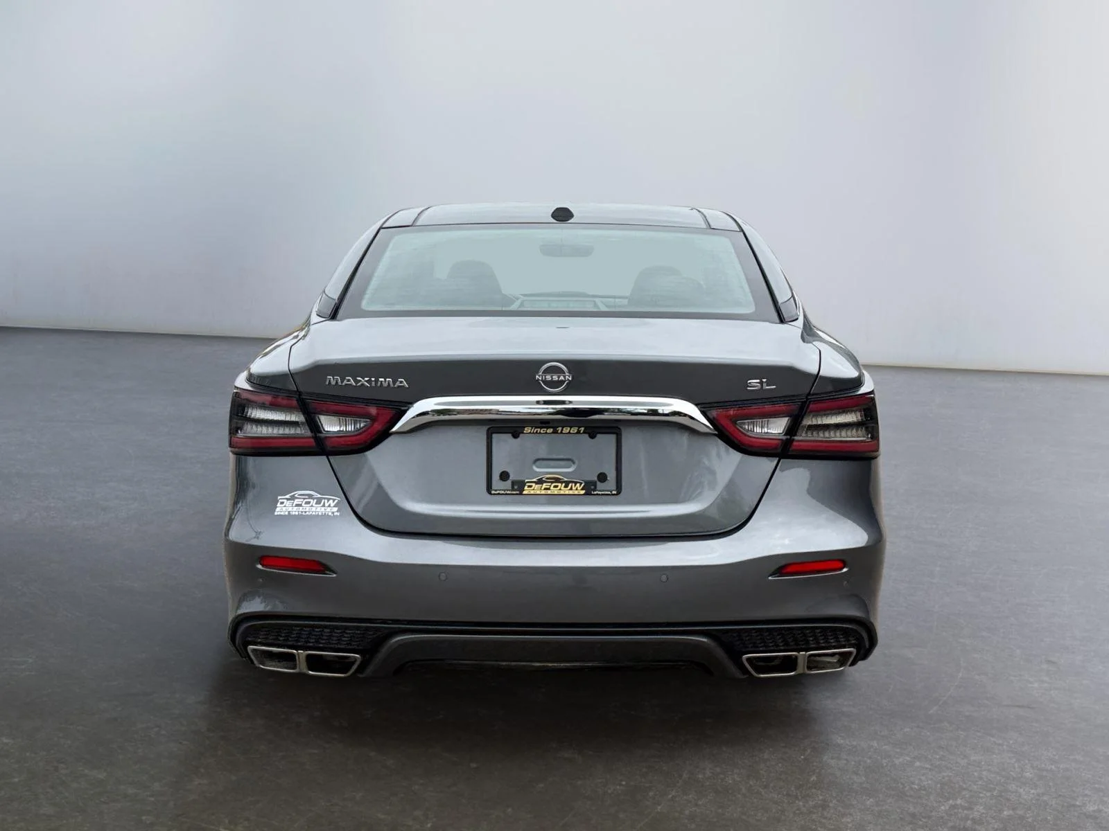 Used 2023 GRAY NISSAN SL SEDAN image 4