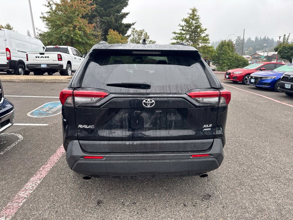 Used 2019 Midnight Black Metallic Toyota XLE Premium image 7