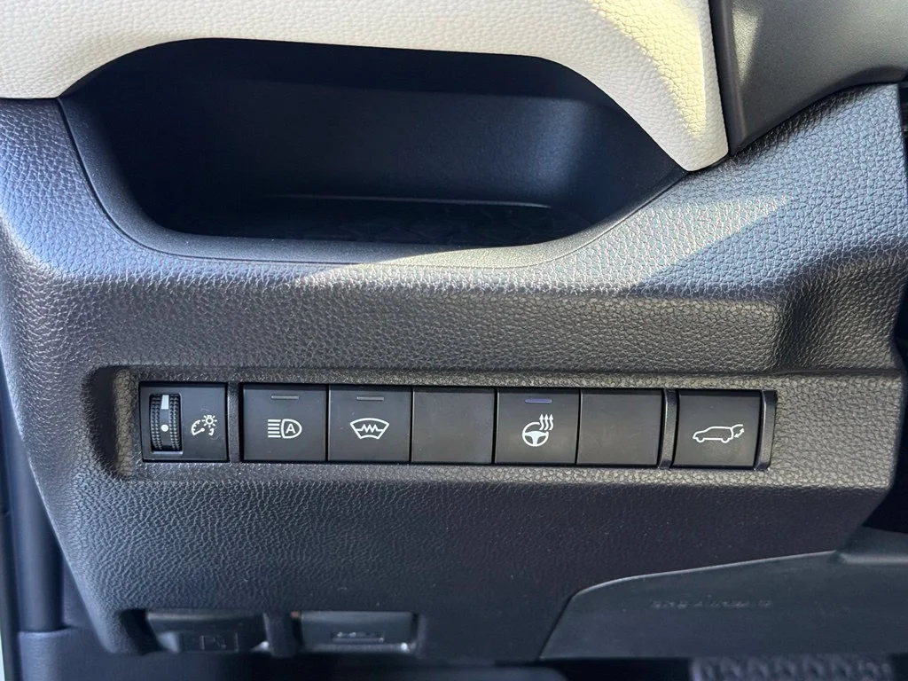 Used 2025 Pearl Toyota XLE Premium image 14