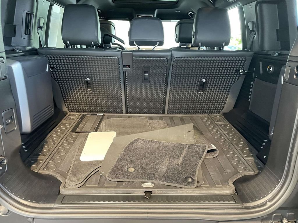 Used 2023 Santorini Black Metallic Land Rover V8 image 18