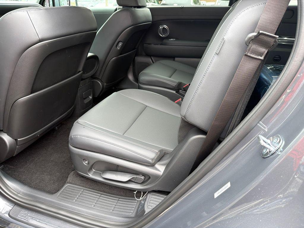 New 2026 Gray Hyundai SEL FWD image 21