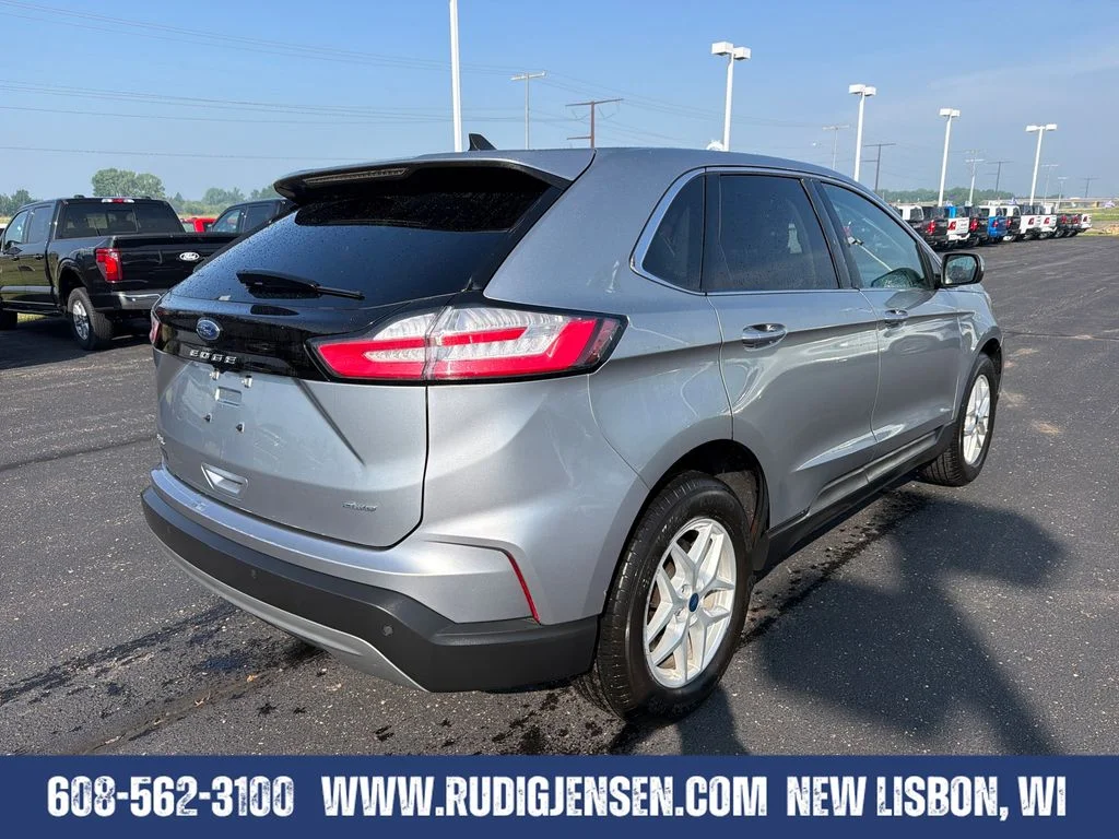Used 2022 Silver Ford SEL image 5