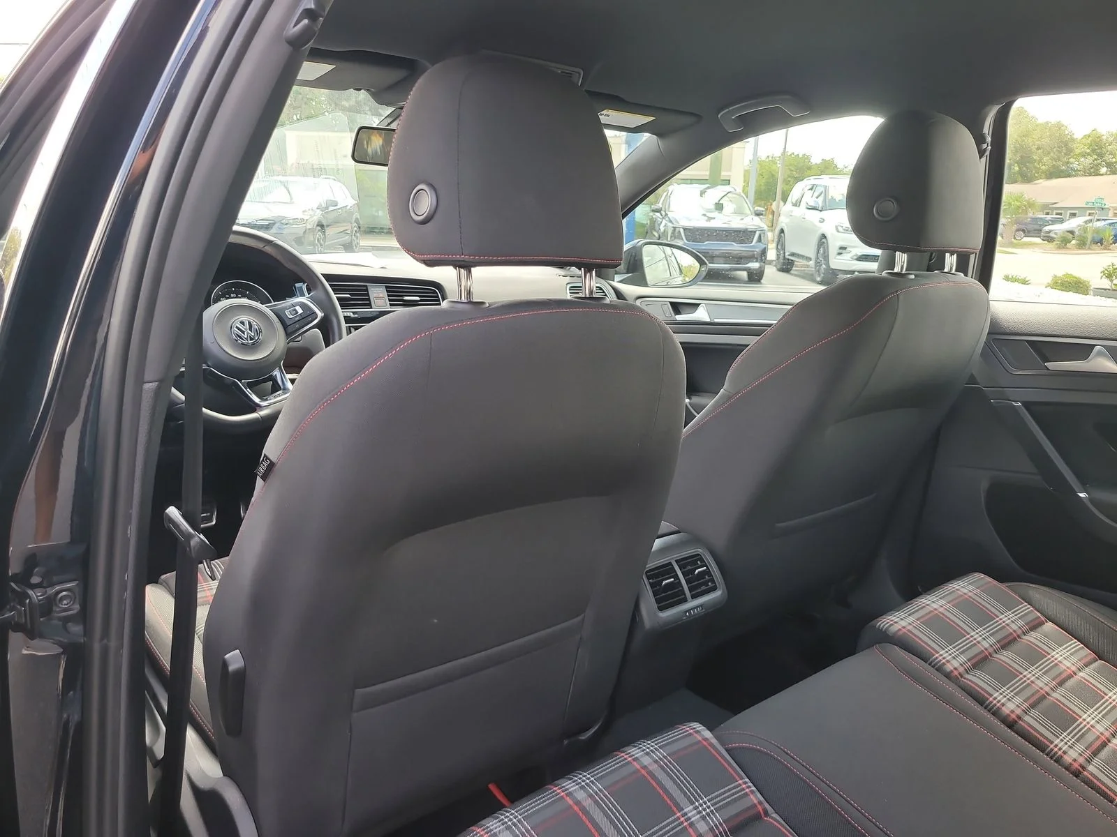 Used 2021 Black Volkswagen 2.0T S image 10