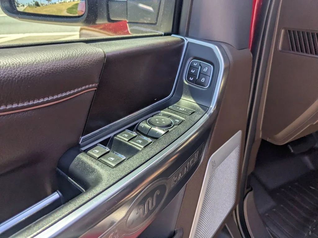 Used 2024  Ford King Ranch image 12