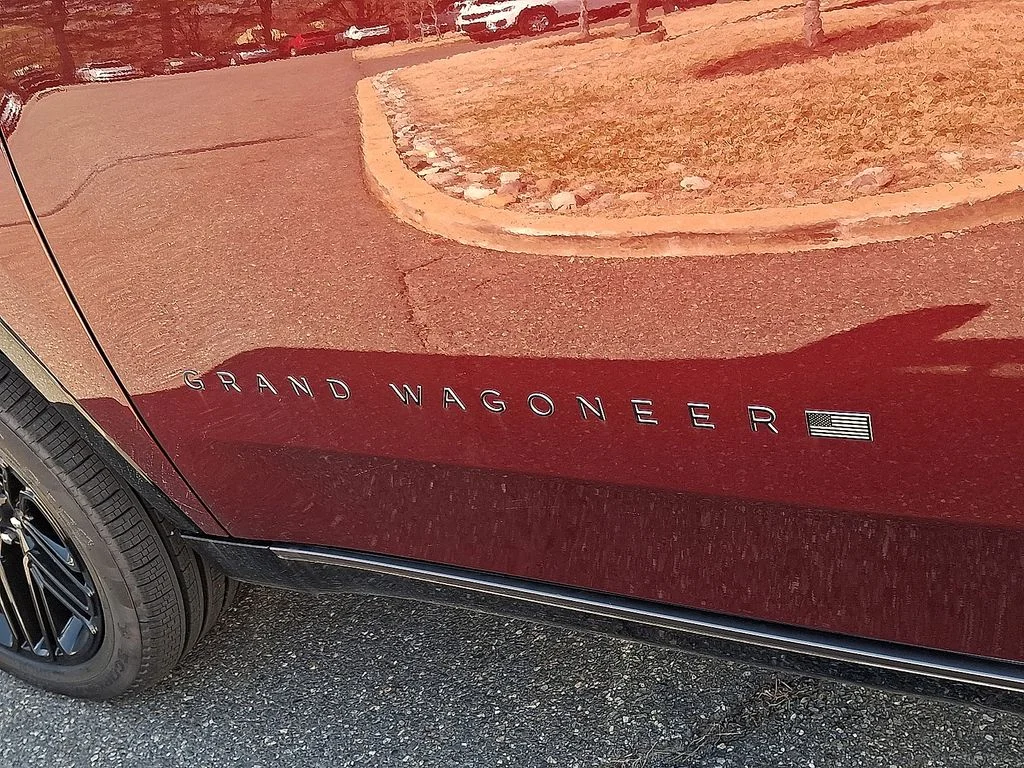 New 2026 Velvet Red Pearl-Coat Exterior Paint Jeep Limited Reserve image 6