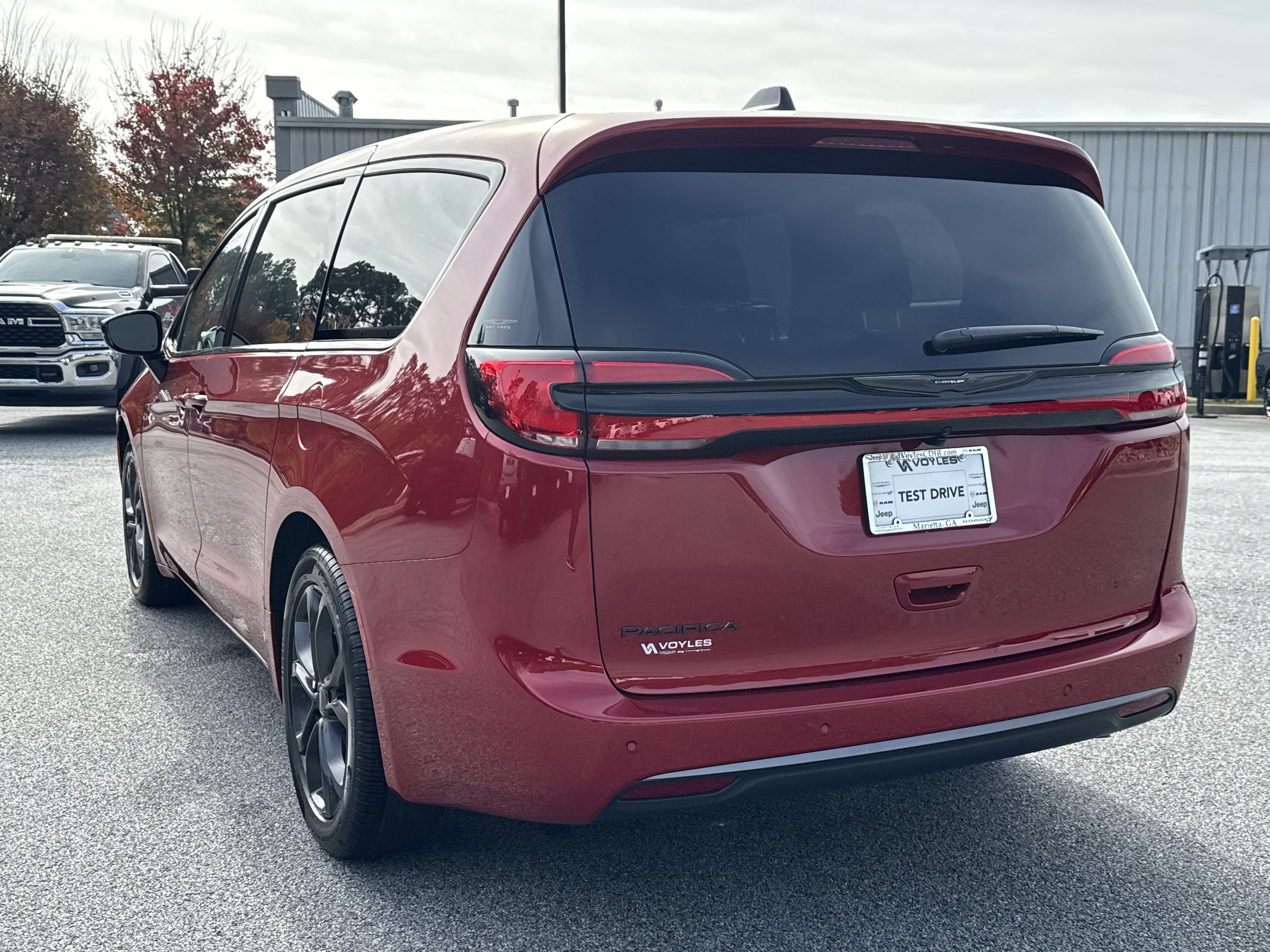 New 2026 Red Hot Pearl-Coat Exterior Paint Chrysler Select image 6