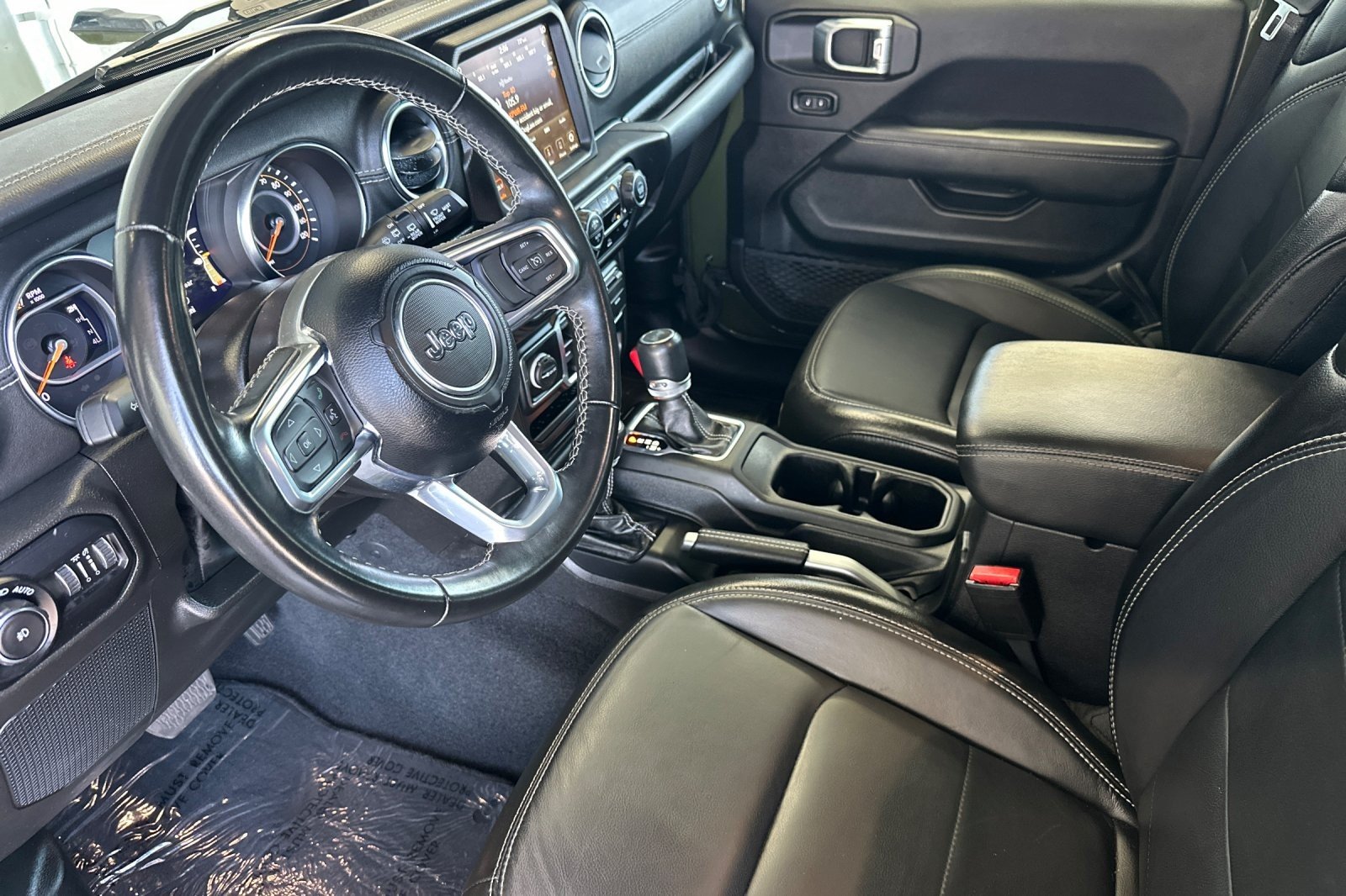 Used 2022 GREEN CLEAR-COAT Jeep Unlimited Sahara image 9